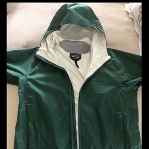 Men’s Large Hunter Green Patagonia rain jacket